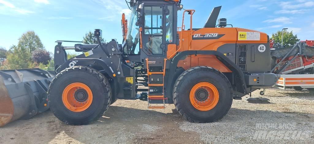 Doosan DL 320-7 لوادر بعجل