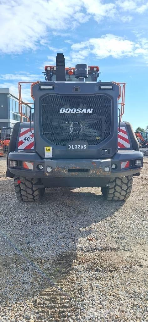 Doosan DL 320-7 لوادر بعجل