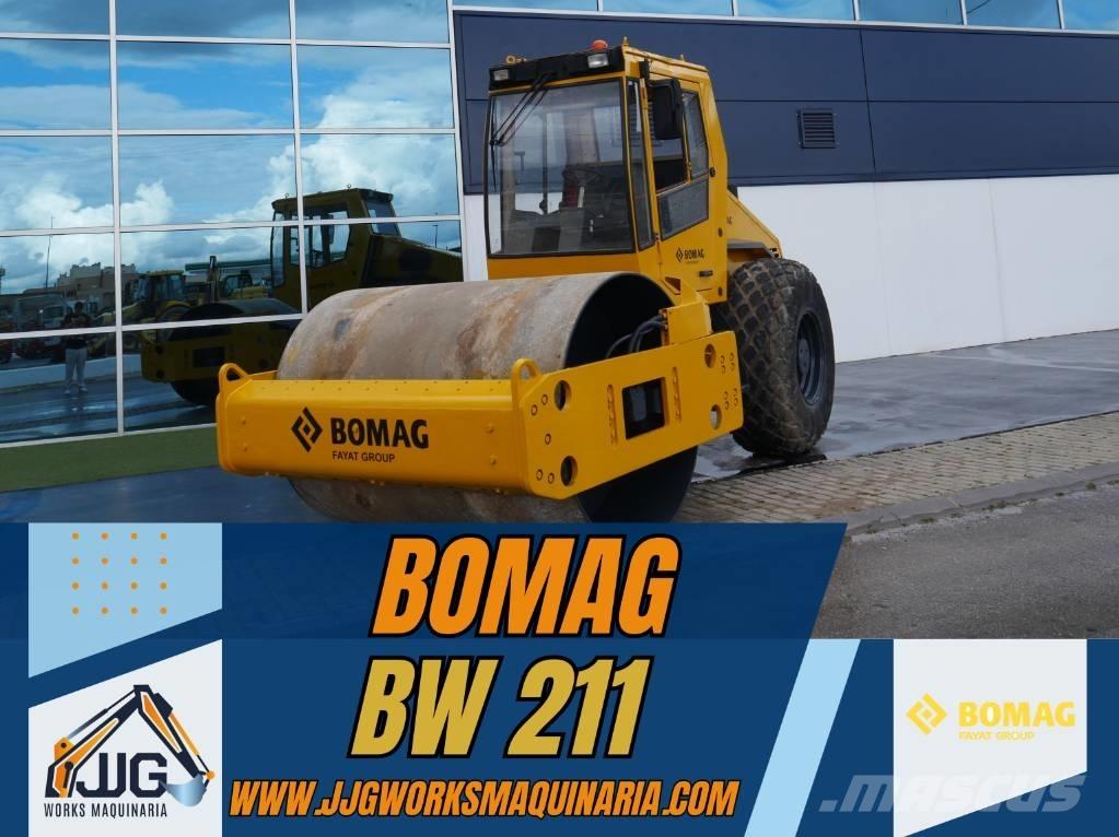 Bomag BW 211 D-4 مداحل ثنائية الاسطوانة