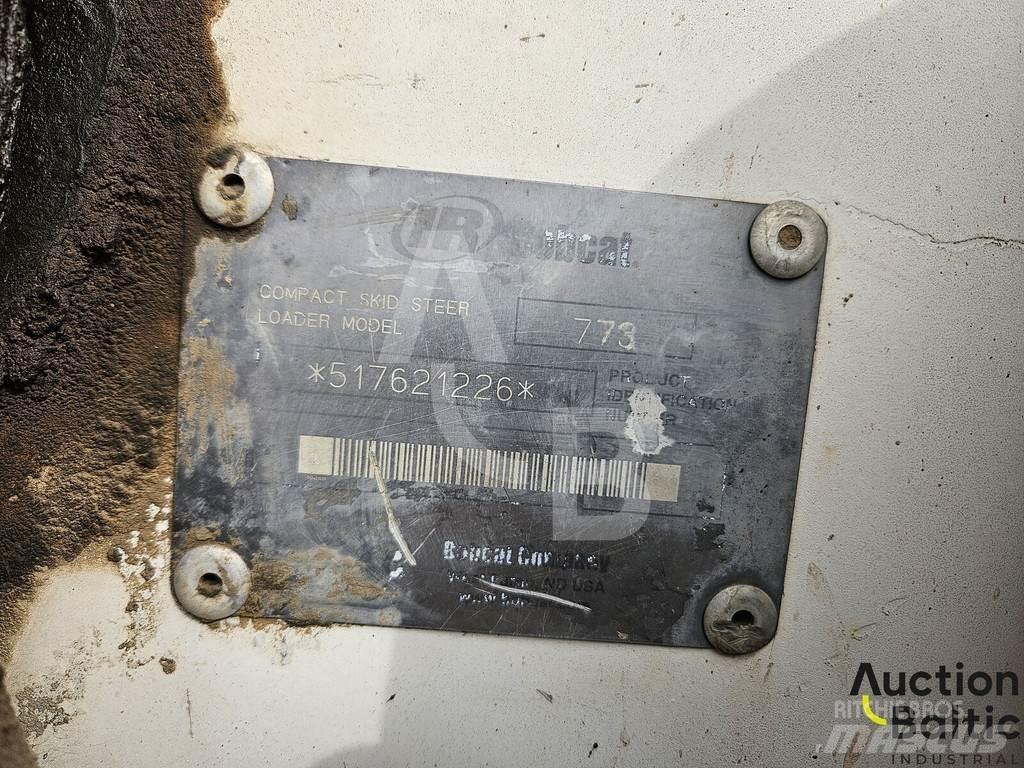 Bobcat 773 لوادر انزلاقية التوجيه