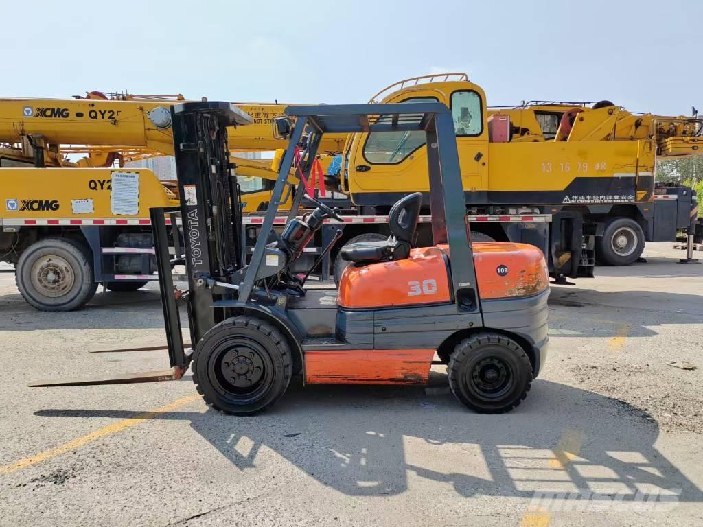 Toyota FD 30 شاحنات الديزل