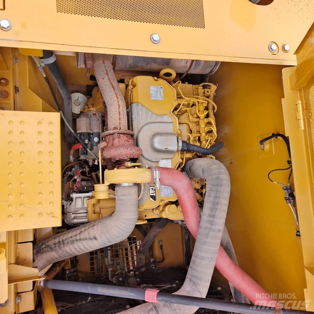 CAT 320GC حفارات زحافة