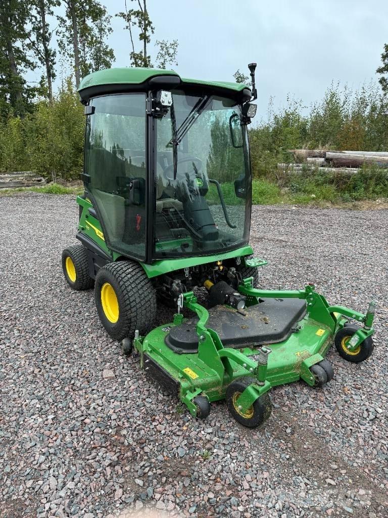 John Deere 1585 ركوب الحشائش
