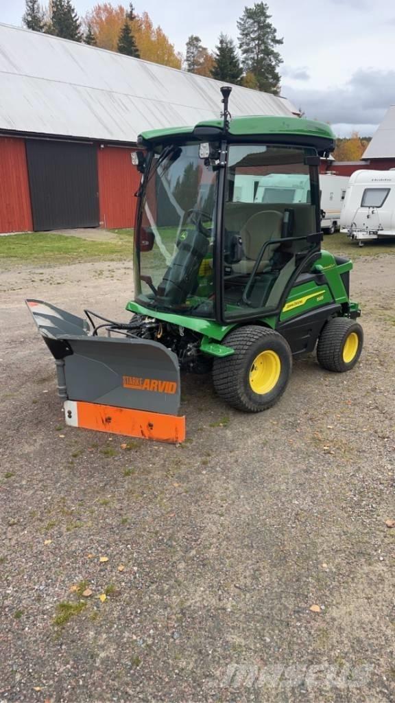 John Deere 1585 ركوب الحشائش