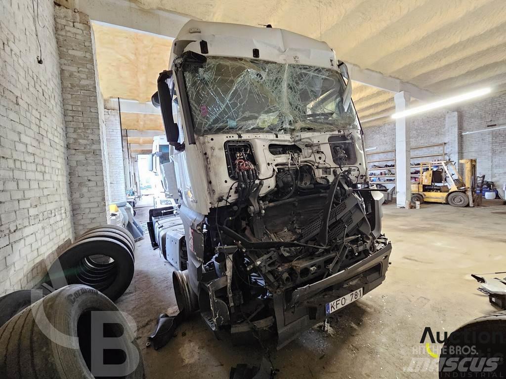 Mercedes-Benz 1845 وحدات الجر
