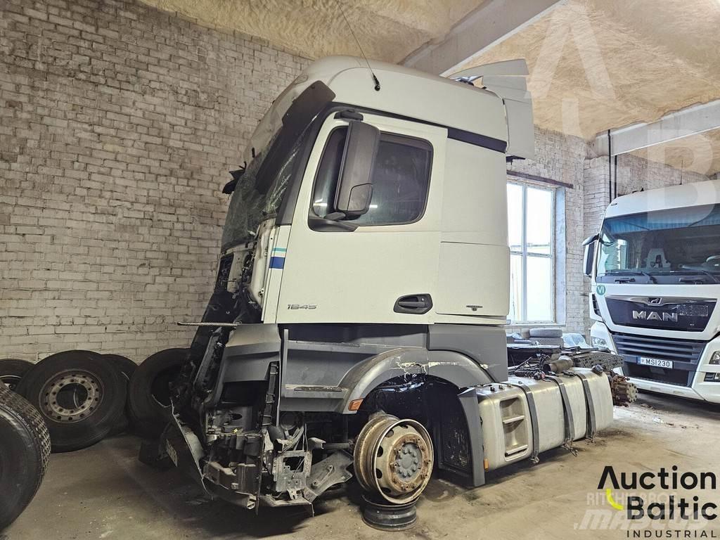 Mercedes-Benz 1845 وحدات الجر