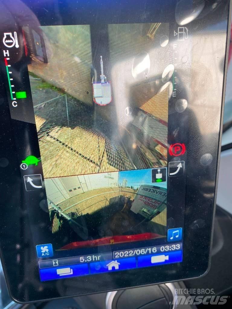 Takeuchi TB 395 W حفارات بعجل