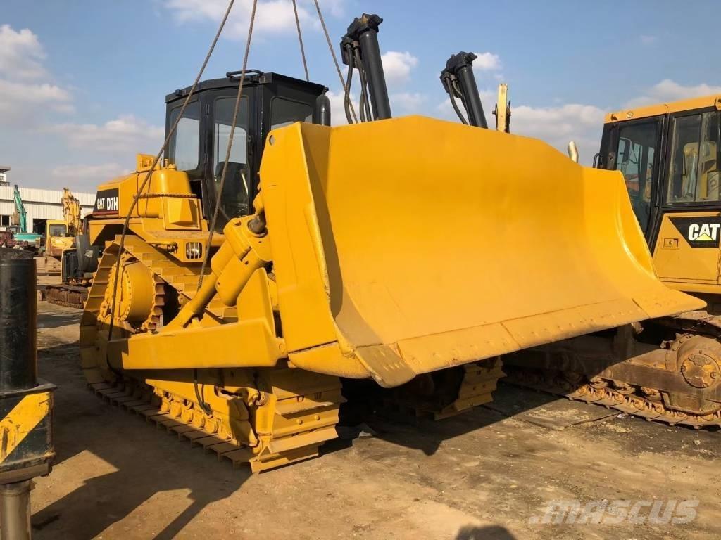 CAT D 7 H بلدوزرات مجنزرة