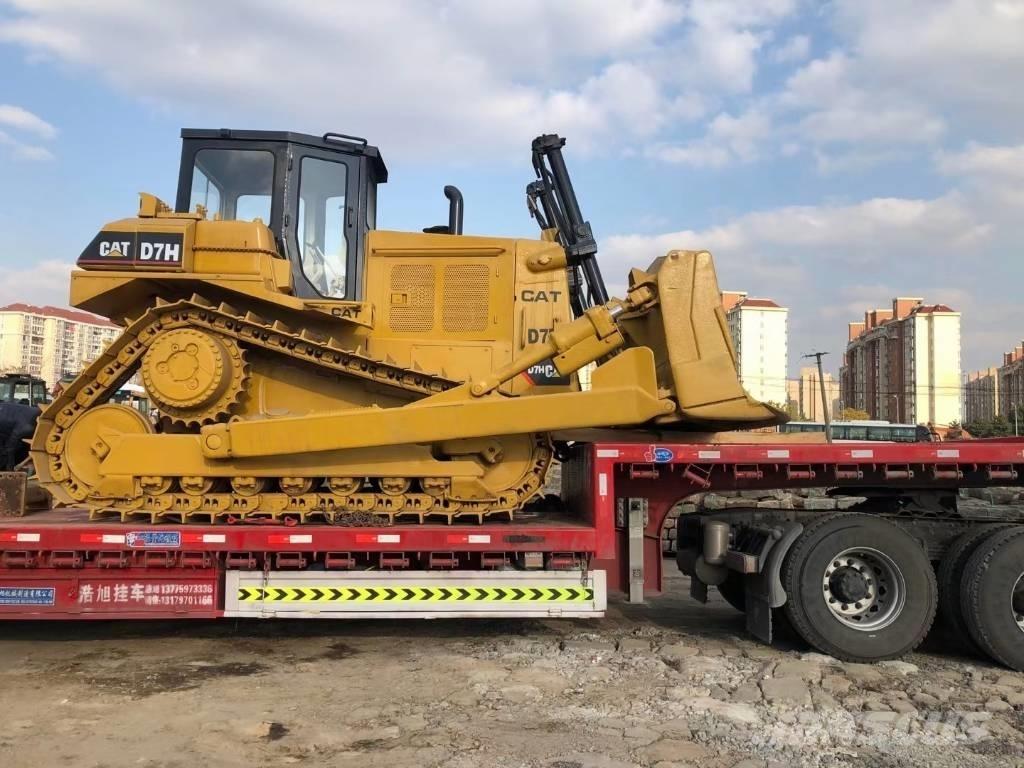 CAT D 7 H بلدوزرات مجنزرة