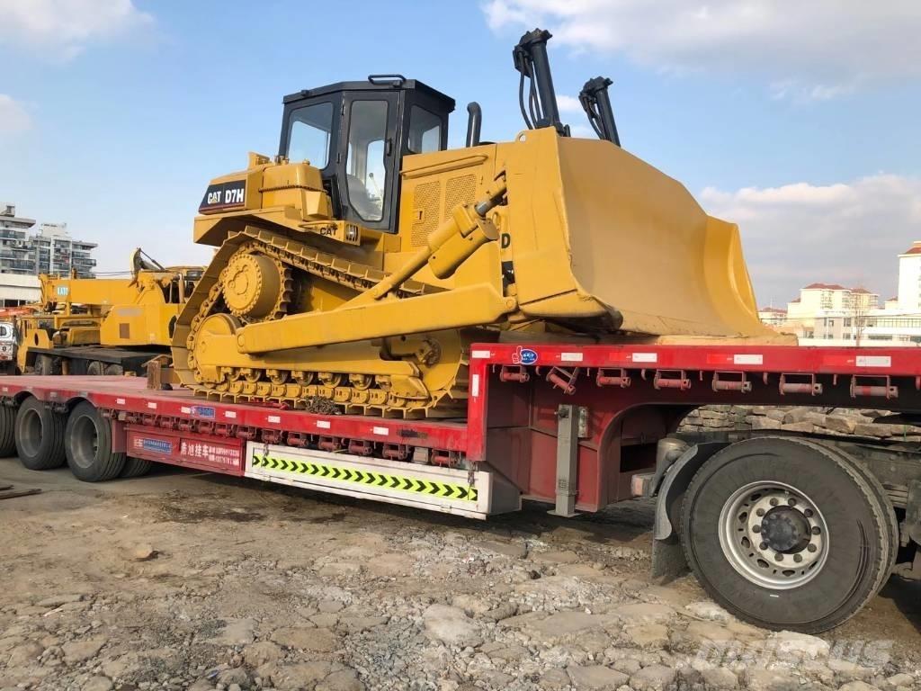 CAT D 7 H بلدوزرات مجنزرة