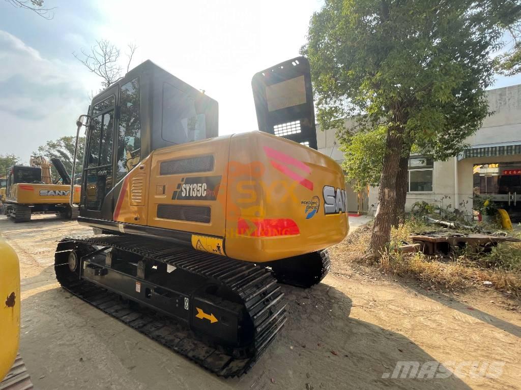 Sany SY 135 C حفارات زحافة