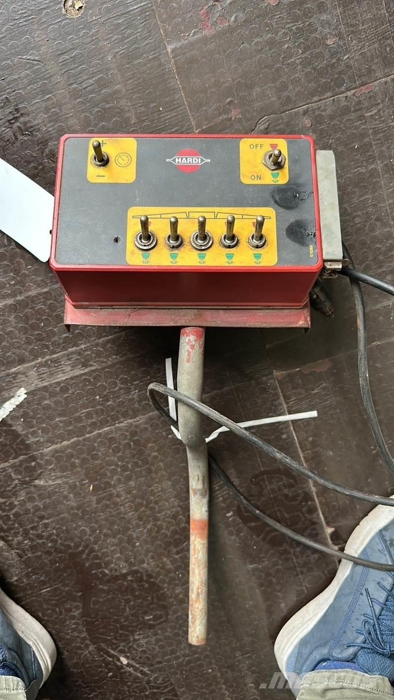 Hardi TZY 2400 الرشاشات
