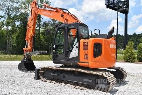 Hitachi ZX 135 US حفارات زحافة