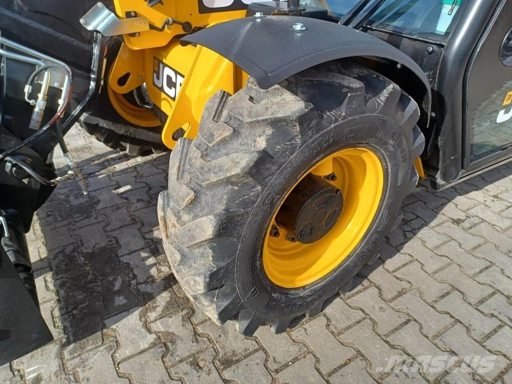 JCB 525-60 Agri Plus مناولات متداخلة