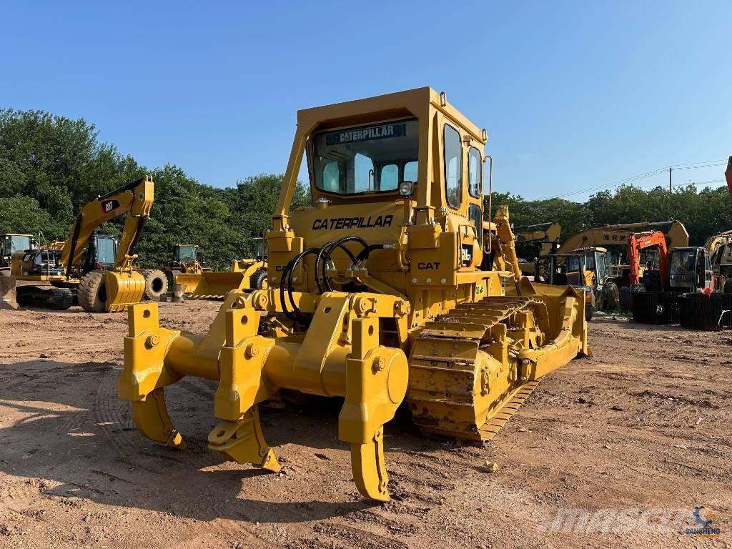 CAT D7G بلدوزرات مجنزرة
