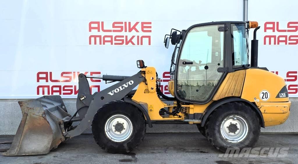 Volvo L 25 B لوادر بعجل