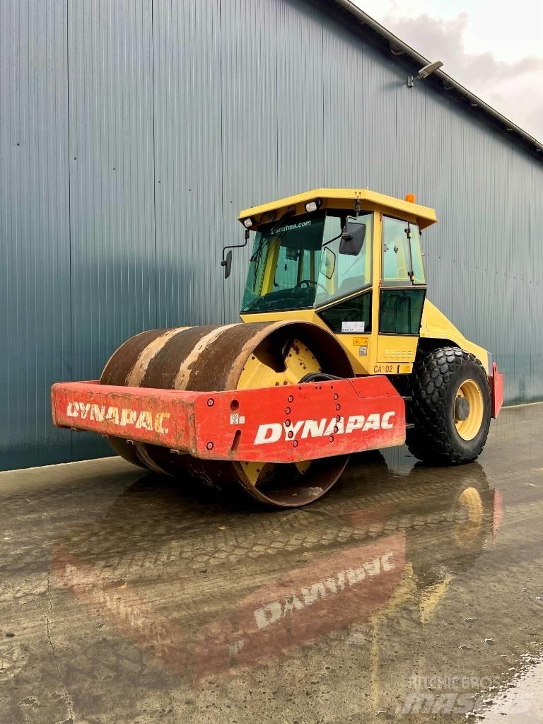 Dynapac CA302D مداحل أحادية الأسطوانة