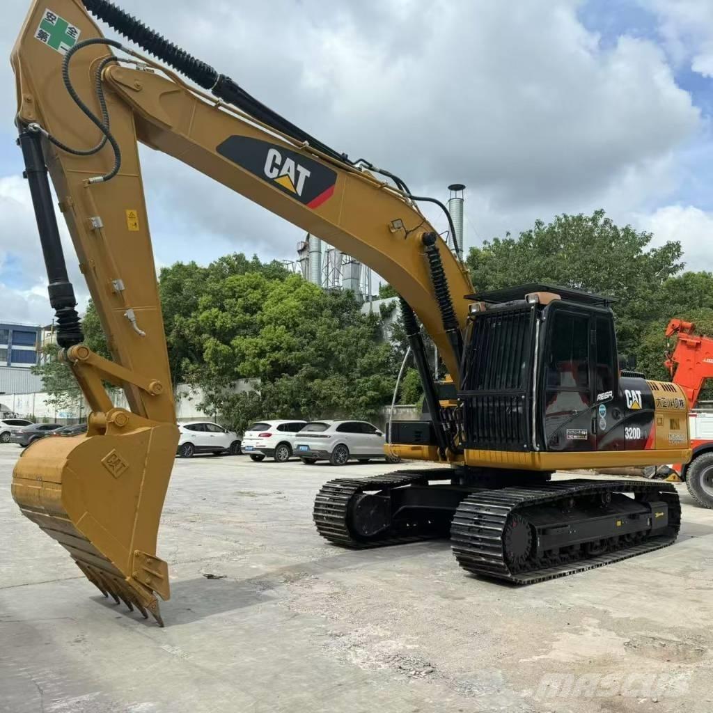 CAT 320 D حفارات زحافة