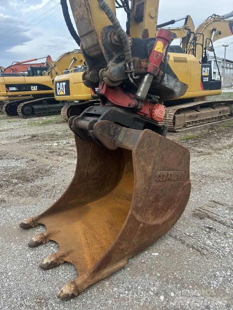CAT 320 C L حفارات زحافة