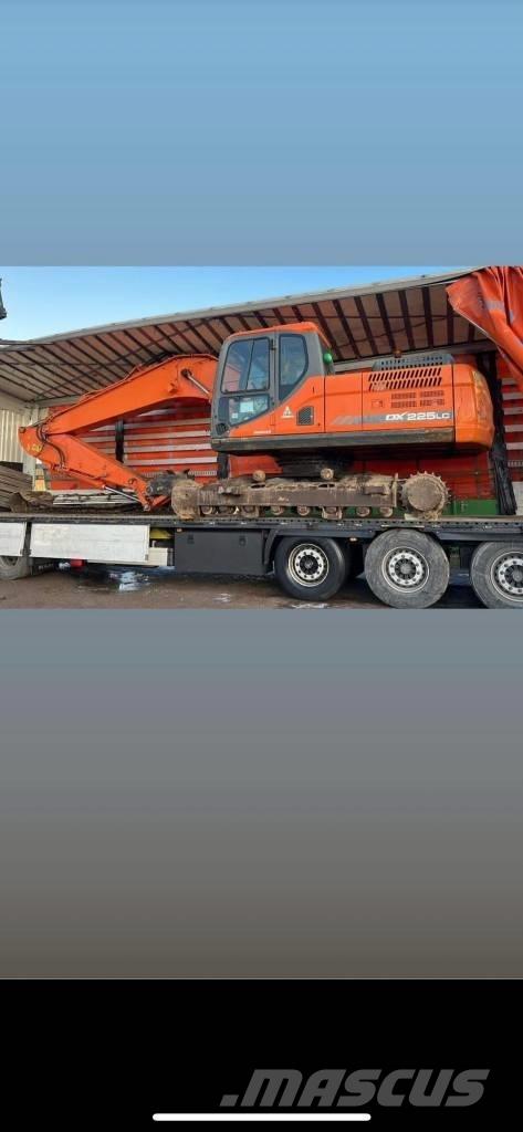 Develon DX 225 LC-7 حفارات زحافة