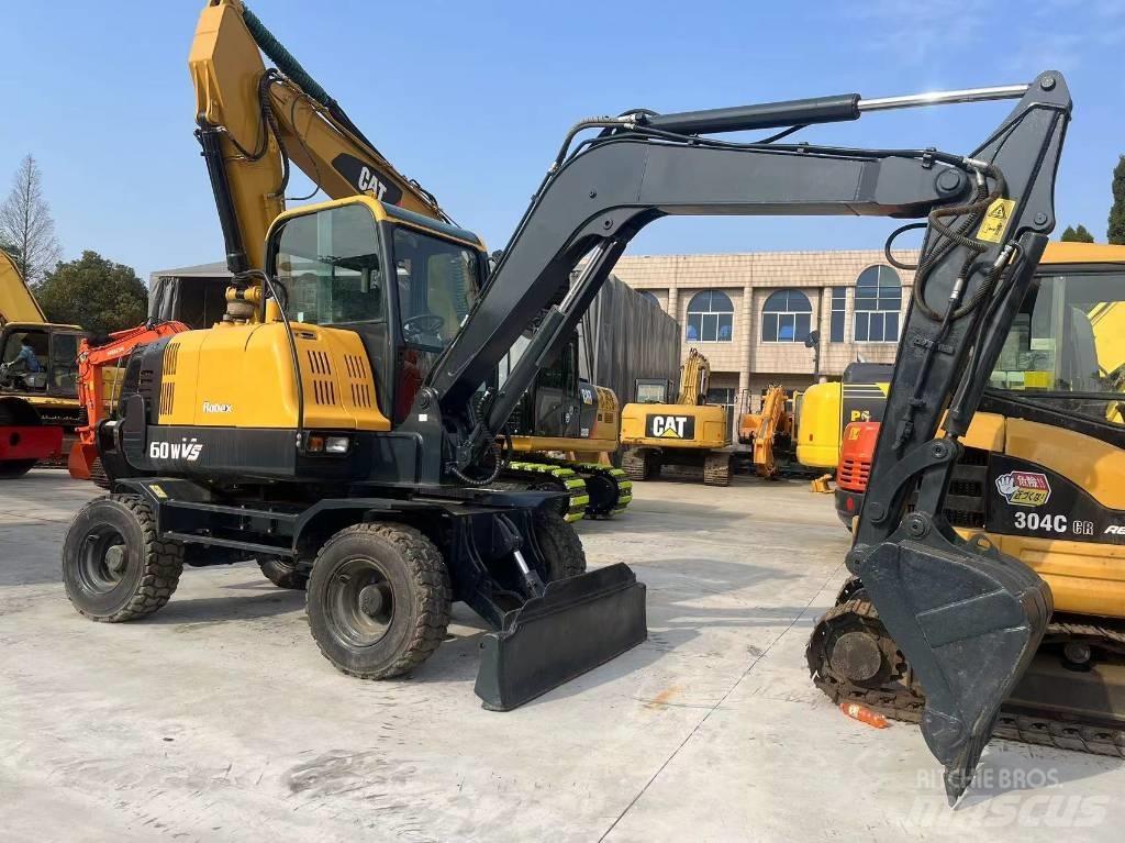 Hyundai R60W-9 حفارات بعجل