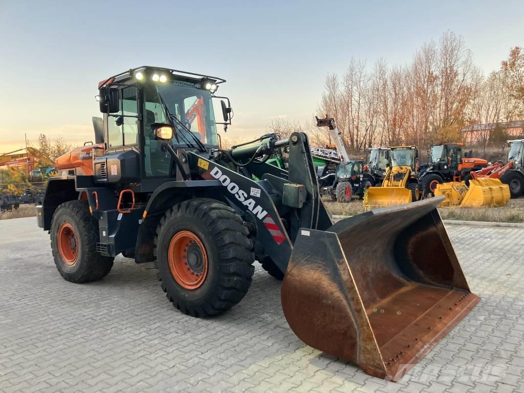 Doosan DL 280-7 لوادر بعجل