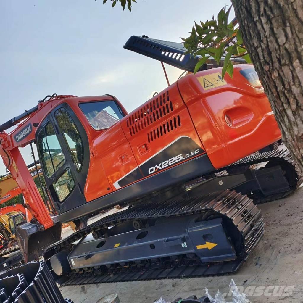 Doosan DX 225 LC حفارات زحافة