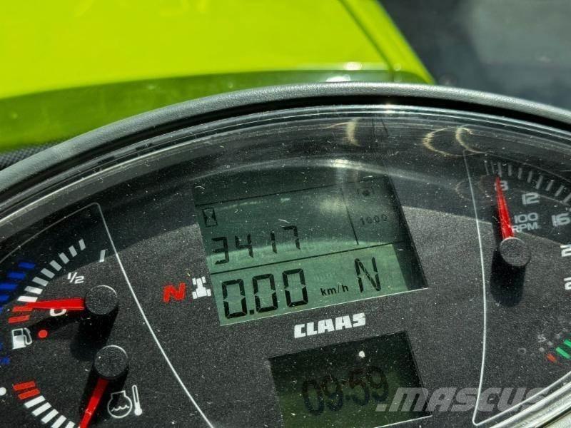 CLAAS AXION 830 الجرارات