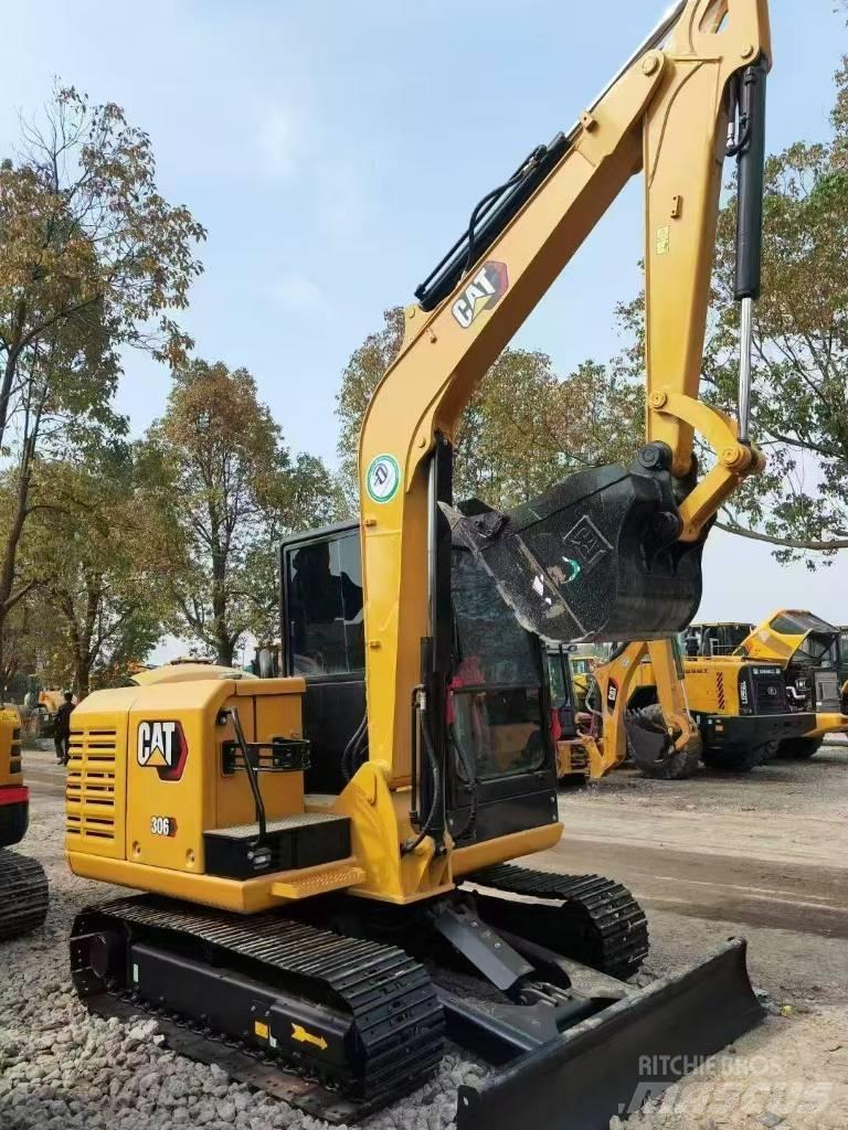 CAT 306E حفارات زحافة