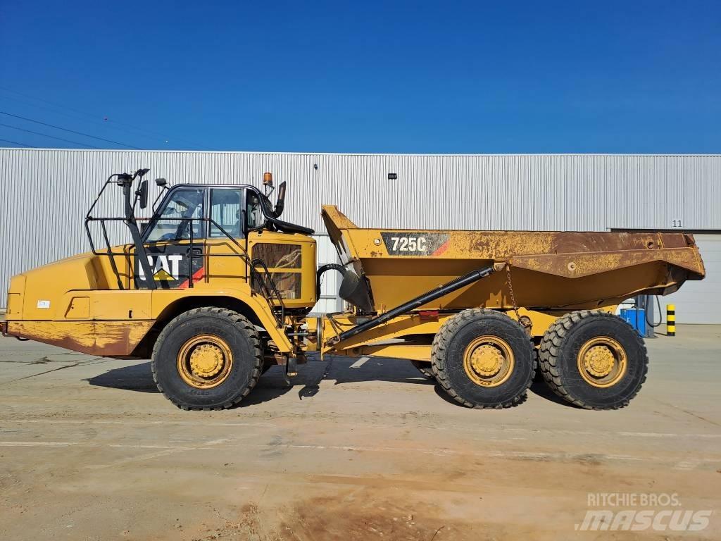 CAT 725C2 ساحبات مفصلية