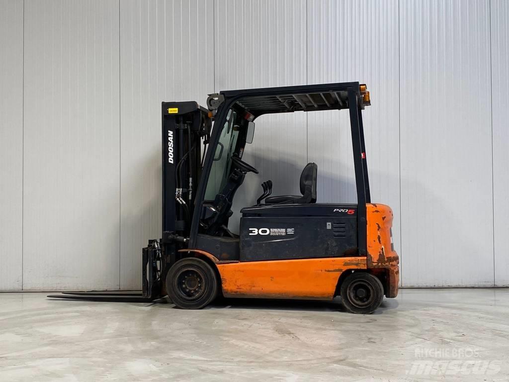 Doosan B30X-5 شاحنات ذات رافعات شوكية تعمل بالكهرباء