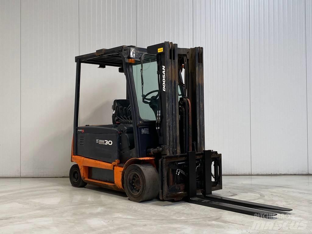 Doosan B30X-5 شاحنات ذات رافعات شوكية تعمل بالكهرباء