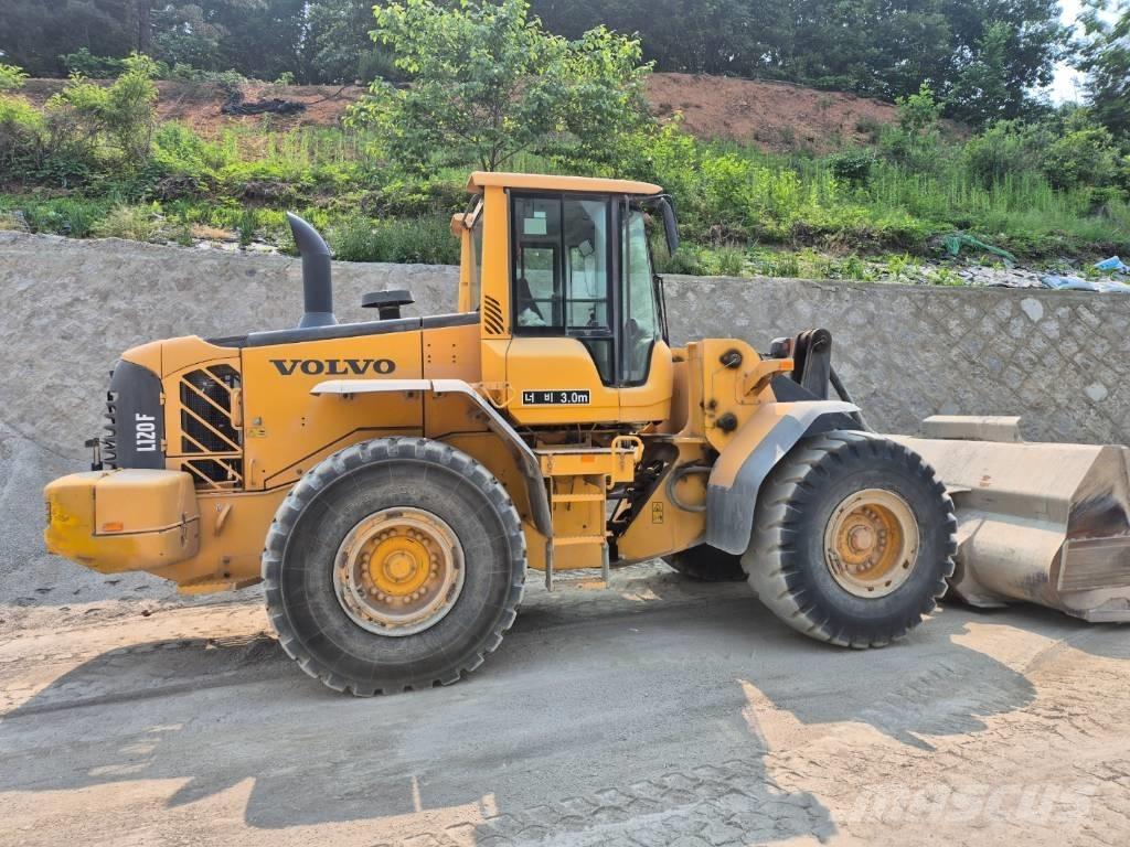Volvo L 120 F لوادر بعجل