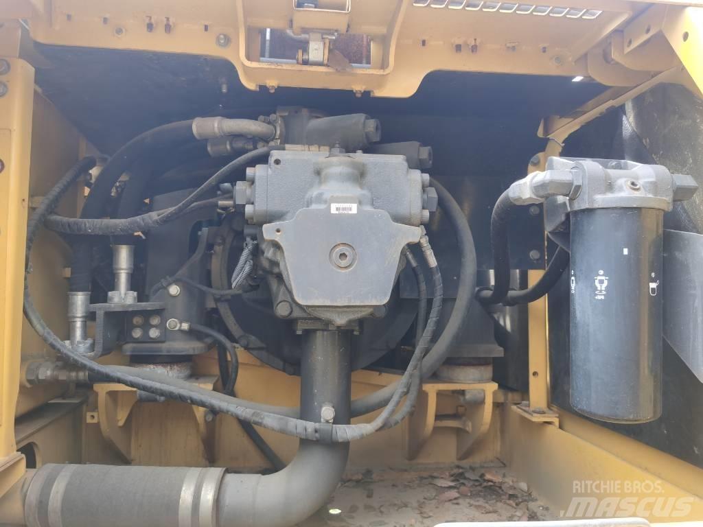 Komatsu PC 350-7 حفارات زحافة
