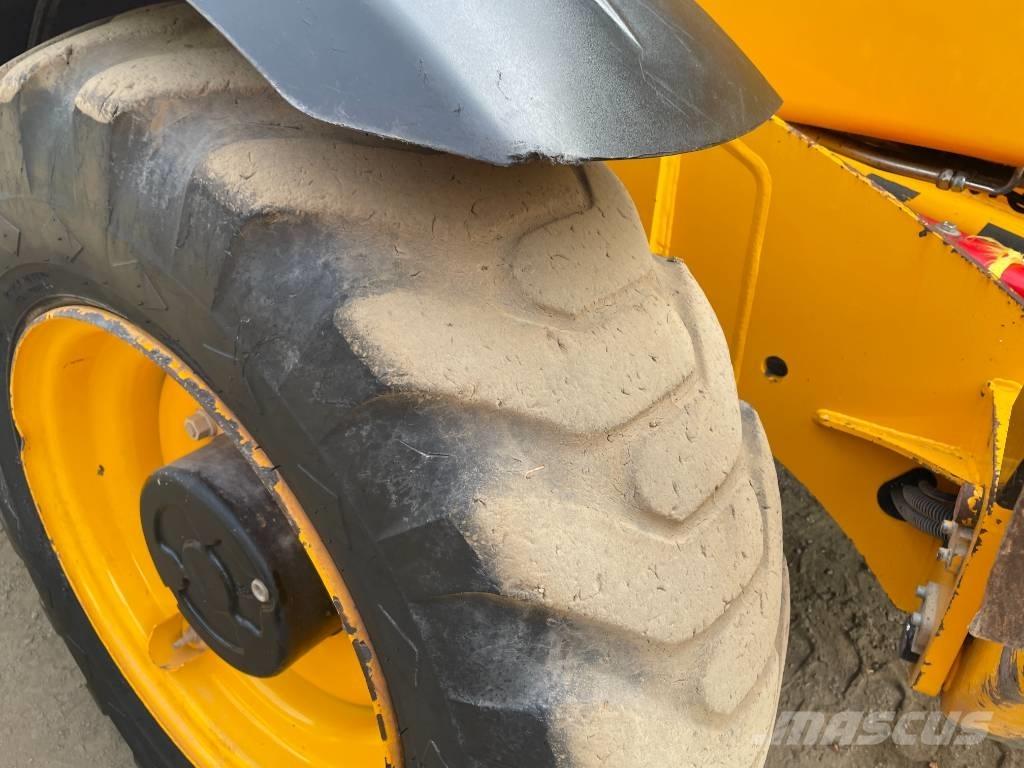 JCB 540-140 مناولات متداخلة