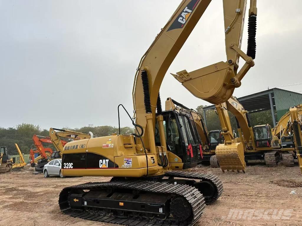 CAT 320C حفارات زحافة