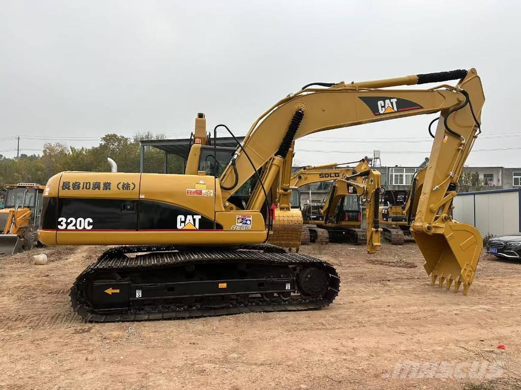 CAT 320C حفارات زحافة