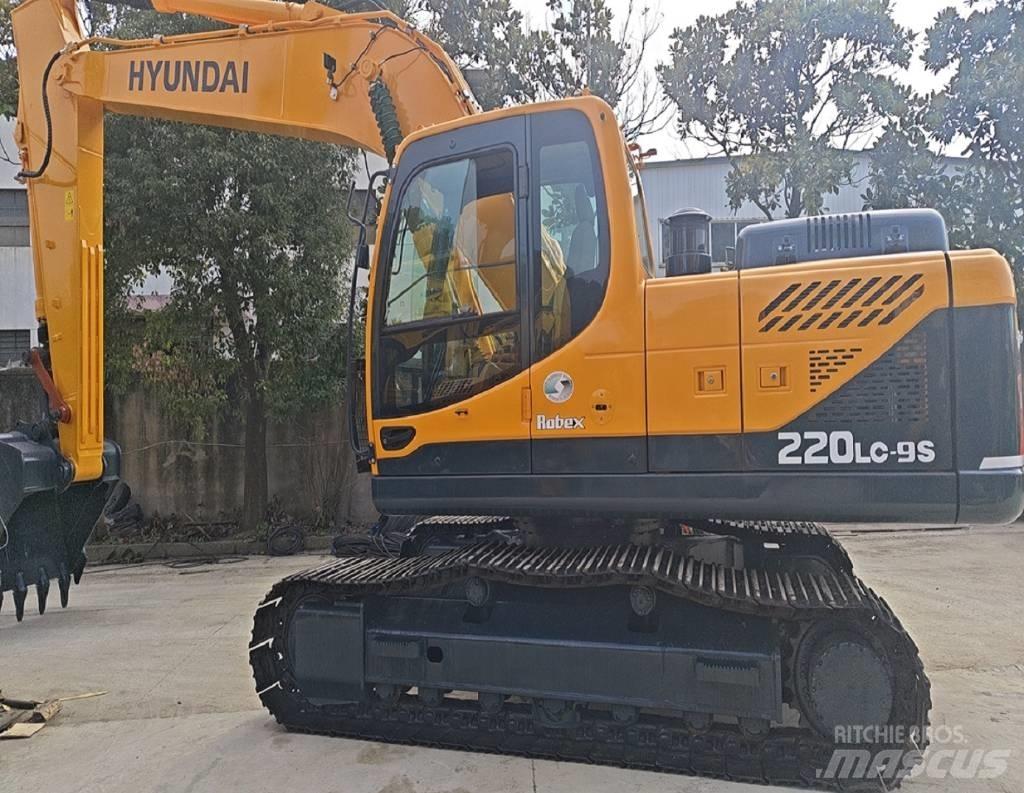 Hyundai R220LC-9S حفارات بعجل