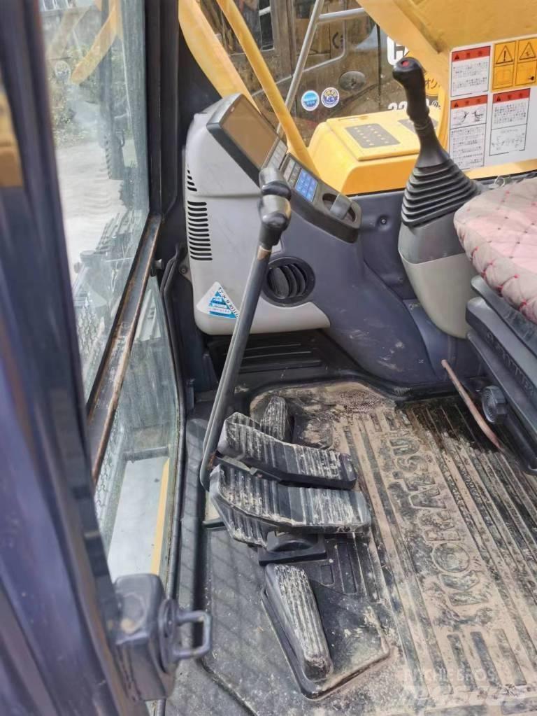 Komatsu PC 240-8 حفارات زحافة
