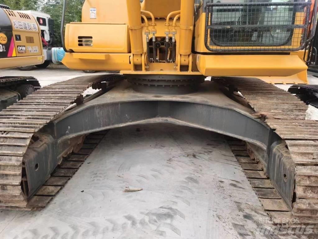 Komatsu PC 240-8 حفارات زحافة