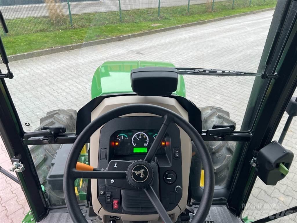 John Deere 5058 E الجرارات