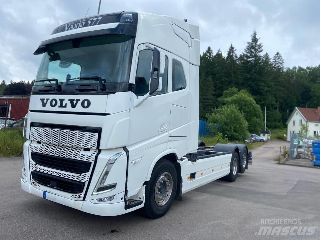 Volvo FH 13 شاحنات بمقصورة وهيكل