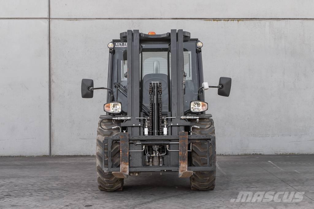 Manitou MC 25-4 شاحنات الديزل