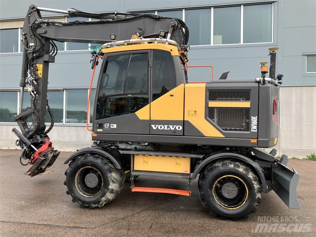 Volvo EW 160 E حفارات بعجل