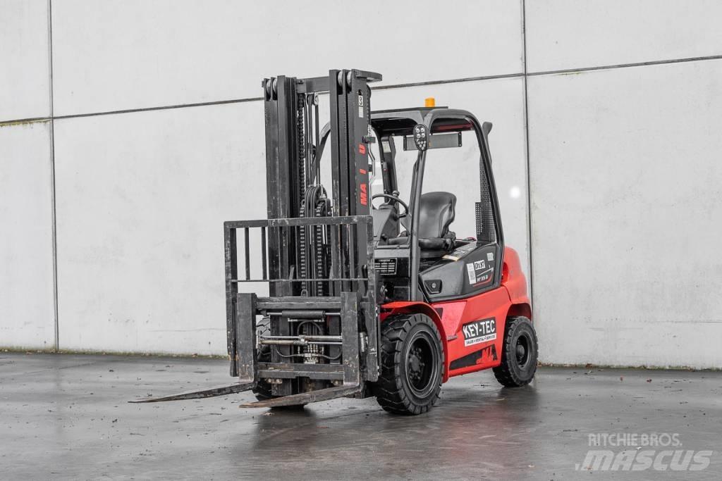 Manitou MI 35 D شاحنات الديزل