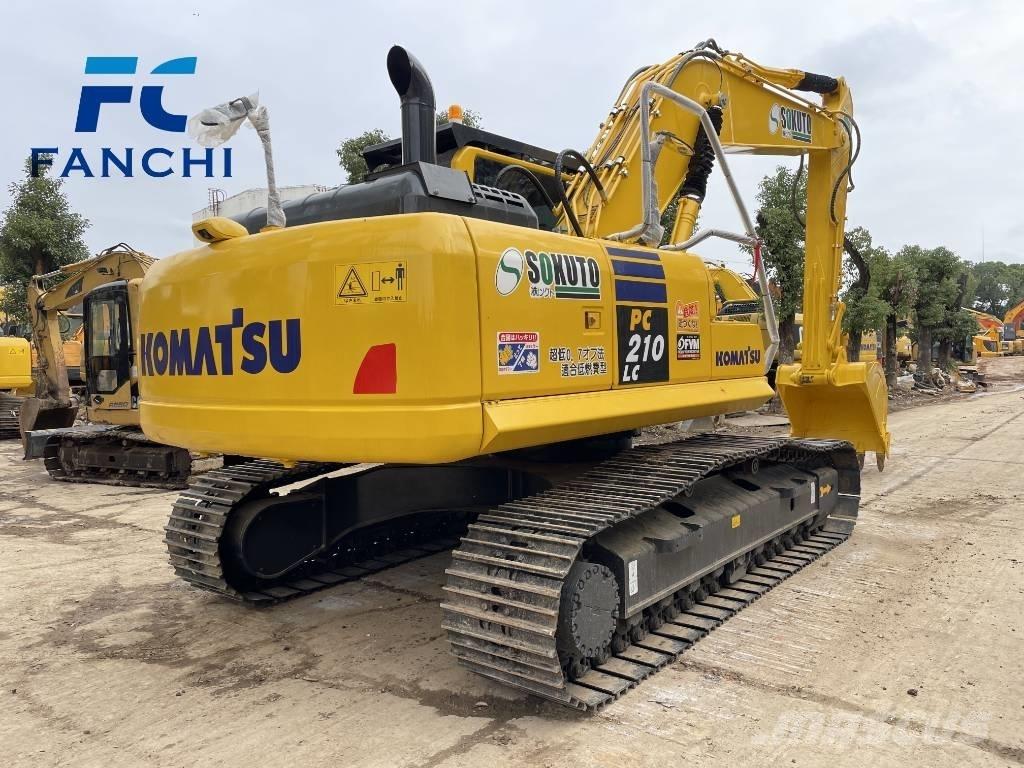 Komatsu PC210 حفارات زحافة
