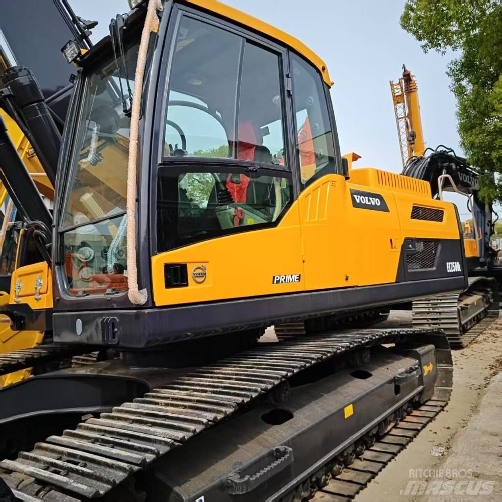 Volvo EC 250 D L حفارات زحافة