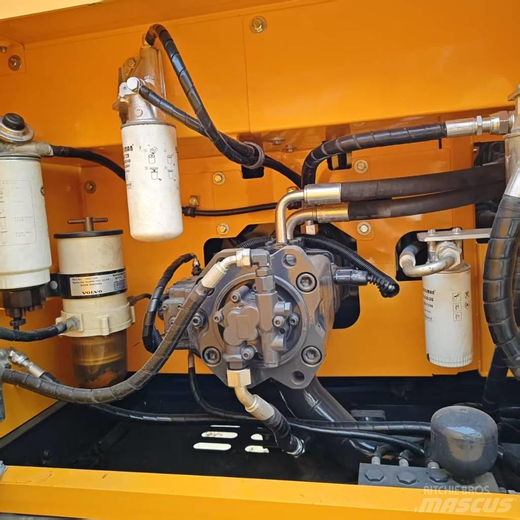 Volvo EC 250 D L حفارات زحافة