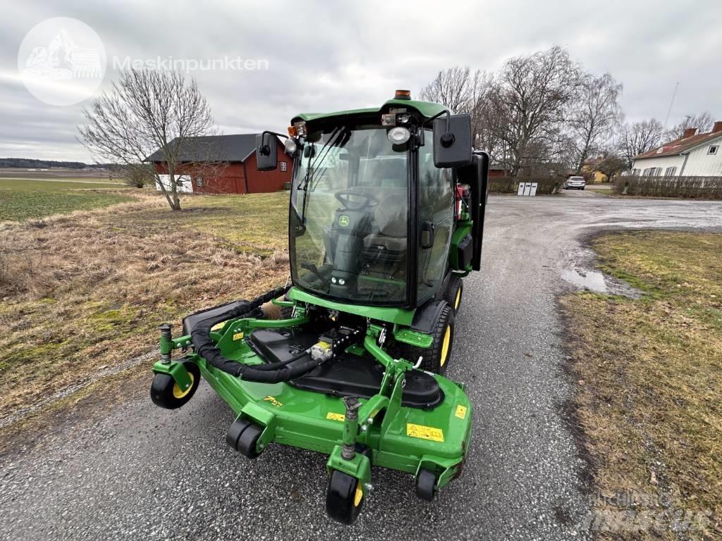 John Deere 1585 ركوب الحشائش