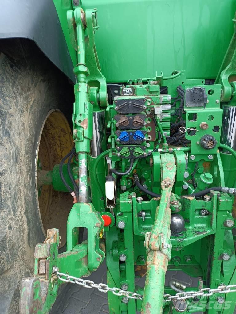 John Deere 7215 R الجرارات